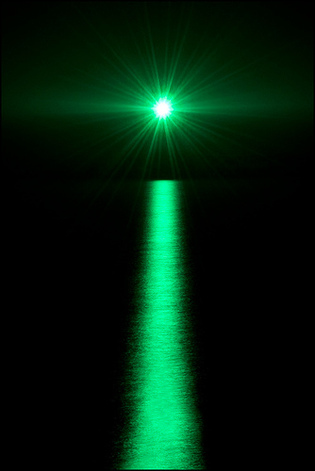 the great gatsby green light symbolism